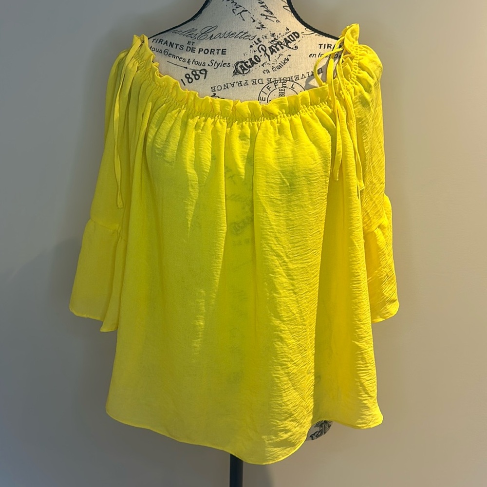 EUC H&M Conscious Yellow Off The Shoulder Top Size 12 P2P 25” Length 17”